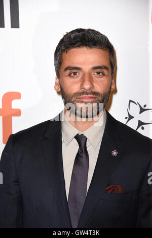 Toronto, Ontario, Kanada. 11. September 2016. Schauspieler OSCAR ISAAC besucht "The Promise" Premiere in der Roy Thomson Hall während des Toronto International Film Festival am 11. September 2016 in Toronto, Kanada Kredit statt: Igor Vidyashev/ZUMA Draht/Alamy Live News Stockfoto