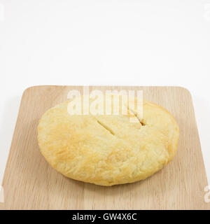 Der taiwanesische Sonne Kuchen (Milch Butter Gebäck) auf den braunen Holzbrett. Stockfoto