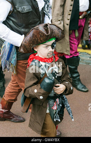 Liverpool, Vereinigtes Königreich. 10. September 2016. Piraten-Festival an der Albert Dock-Liverpool-UK. Ein Familien-Event mit einem Meerjungfrauen und Piraten Stockfoto