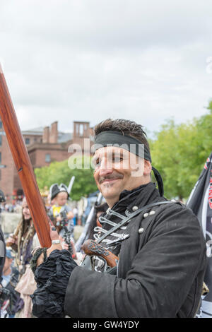 Liverpool, Vereinigtes Königreich. 10. September 2016. Piraten-Festival an der Albert Dock-Liverpool-UK. Ein Familien-Event mit einem Meerjungfrauen und Piraten Stockfoto