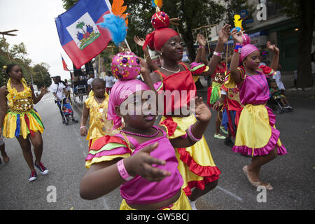 Karibik-Kiddie-Parade startet der karibische Karneval über Labor Day Wochenende im Vorfeld zur West Indian Labor Day Parade entlang Eastern Parkway in Brooklyn, New York. Stockfoto