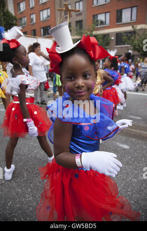 Karibik-Kiddie-Parade startet der karibische Karneval über Labor Day Wochenende im Vorfeld zur West Indian Labor Day Parade entlang Eastern Parkway in Brooklyn, New York. Stockfoto