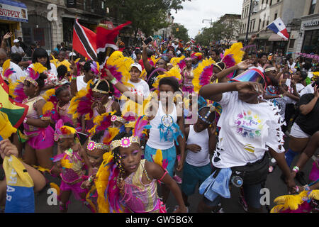 Karibik-Kiddie-Parade startet der karibische Karneval über Labor Day Wochenende im Vorfeld zur West Indian Labor Day Parade entlang Eastern Parkway in Brooklyn, New York. Stockfoto