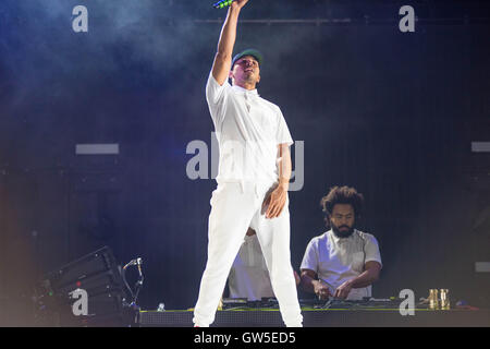 Walshy Brand- und Jillionaire der großen Lazer führen Sie am Tag 1 der Bestival 2016 um Robin Hill Country Park am 9. September 2016 Stockfoto