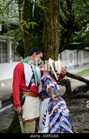 Trachtenmode aus der kolumbianischen Antioquia-Region. Stockfoto
