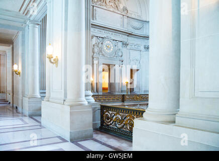San Francisco, USA – 22. September 2015: Das Innere des Rathauses im Bereich Civic Center Stockfoto