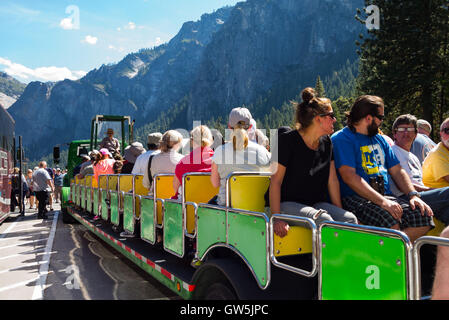 Yosemite Park, USA - 25. September 2015: Tourist bereit für eine geführte Tour im park Stockfoto