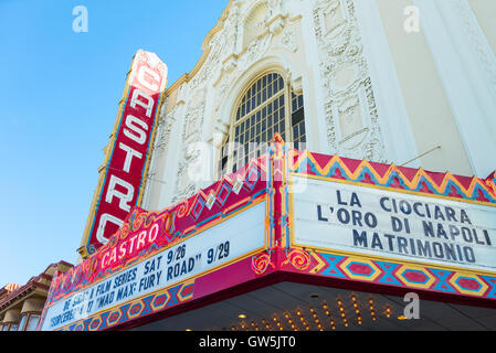 San Francisco, USA - 26. September 2015: Die leuchtenden Zeichen der Castro Theater in der Castro street Stockfoto