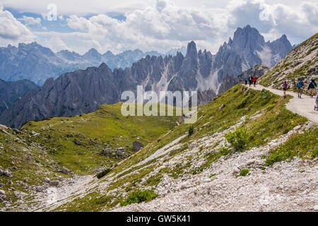 Tre Cime di Lavaredo (aka Drei Zinnen) Naturpark (Naturpark), in den Sextener Dolomiten, Provinz Belluno, Region Venetien, Italien. Stockfoto