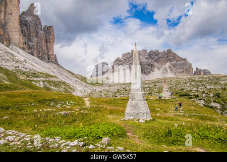 Tre Cime di Lavaredo (aka Drei Zinnen) Naturpark (Naturpark), in den Sextener Dolomiten, Provinz Belluno, Region Venetien, Italien. Stockfoto