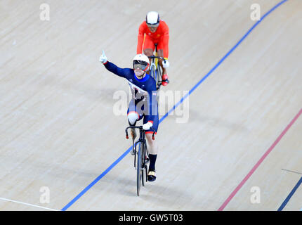 Großbritanniens Jody Cundy feiert die Trennungslinie in der Mixed C1-5 750m Team Sprint Finale während des vierten Tages der Rio Paralympischen Spiele 2016 in Rio De Janeiro, Brasilien. Stockfoto