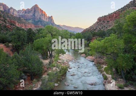 Die Wächter und Virgin River Canyon Junction Brücke, Zion Nationalpark, Utah, USA Stockfoto