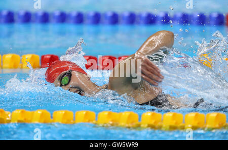 Großbritanniens Jessica Jane Applegate beendet zweite in der Frauen 200 m Freistil - Final S14 am vierten Tag der Rio Paralympischen Spiele 2016 in Rio De Janeiro, Brasilien. Stockfoto