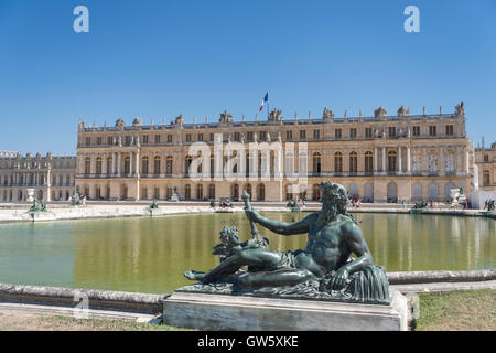 Mitte des Sommers am Palast von Versailles, Château de Versailles, Île-de-France, Frankreich Stockfoto