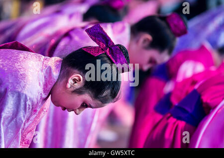 Japanischen Tänzer, okinawa Folklore. Stockfoto