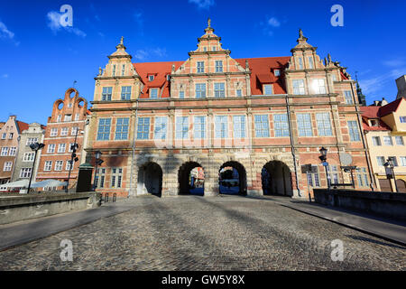 Das grüne Tor, inspiriert durch das Rathaus in Antwerpen war eine Residenz der polnischen Könige und ist heute ein Museum, Danzig, Polen Stockfoto