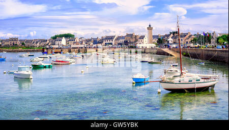 Bunte Fischer Boote im Hafen von Roscoff, Nord-Bretagne, Frankreich Stockfoto