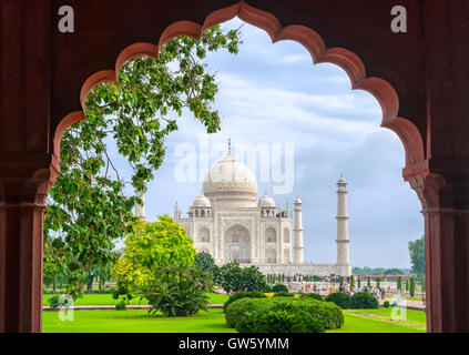Taj Mahal, Blick durch den Garten Bogen, Agra, Indien Stockfoto