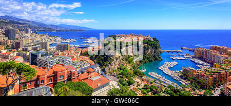 Panoramablick auf Monaco und Monte Carlo mit der Od-Stadt, Hafen und Fürstenpalast Stockfoto
