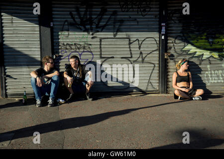 Nachtschwärmer genießen Hackney Karneval in den Straßen von Dalston. London. UK Stockfoto