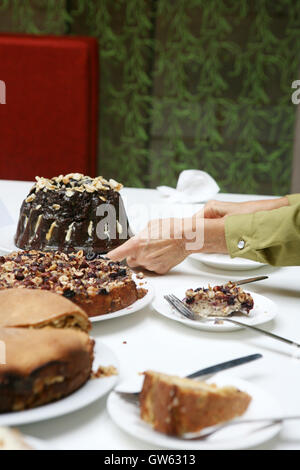 Büro Bake Off hausgemachte Kuchen Stockfoto