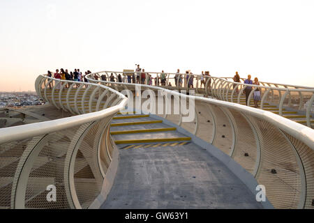 Obersten Ebene des Metropol Parasol auf La Encarnacion Platz in Sevilla, Andalusien, Spanien Stockfoto