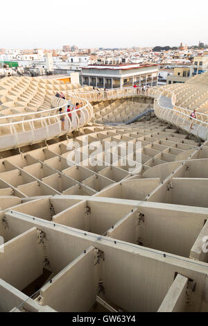 Obersten Ebene des Metropol Parasol auf La Encarnacion Platz in Sevilla, Andalusien, Spanien Stockfoto