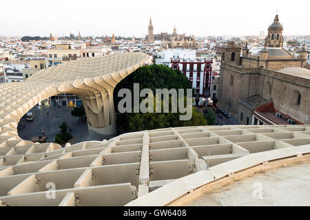 Obersten Ebene des Metropol Parasol auf La Encarnacion Platz in Sevilla, Andalusien, Spanien Stockfoto