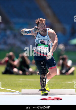 Großbritanniens Aled Davies konkurriert die F42 Männer Kugelstoßen Finale während des fünften Tages der Rio Paralympischen Spiele 2016 in Rio De Janeiro, Brasilien. Stockfoto