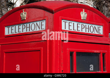 Typische Londoner Telefonzelle. Detail. Stockfoto