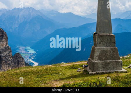 Tre Cime di Lavaredo (aka Drei Zinnen) Naturpark (Naturpark), in den Sextener Dolomiten, Provinz Belluno, Region Venetien, Italien. Stockfoto