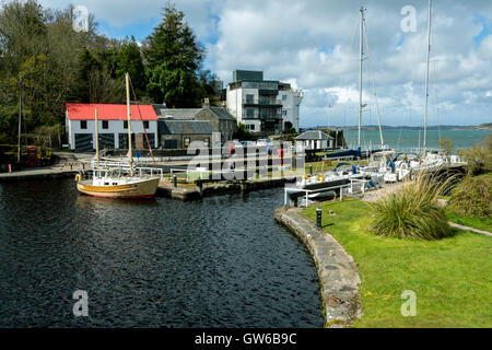 Schleuse 15, Meer-Lock in Crinan Becken auf den Crinan Canal Crinan, Argyll und Bute, Scotland, UK Stockfoto