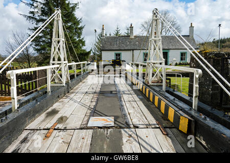 Der einziehbare Brücke bei Dunardry, Lock 11 auf den Crinan Canal, Argyll and Bute, Scotland, UK Stockfoto