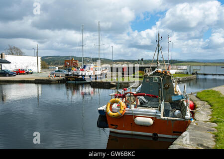 Boote vertäut im Ardrishaig Becken auf dem Crinan Kanal bei Ardrishaig, Argyll and Bute, Scotland, UK Stockfoto