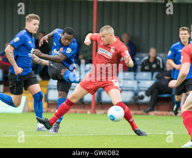 Jon Paul Pittman für Harrogate Town zu spielen. Stockfoto