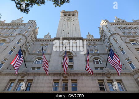 Washington DC, USA. 12. Sep, 2016. Der Eingang zum neuen Trump International Hotel, Geschäftsmann und republikanische Präsidentschaftskandidat Donald Trump in Washington DC, USA, 12. September 2016. Foto: MAREN HENNEMUTH/DPA/Alamy Live-Nachrichten Stockfoto