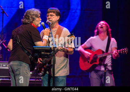 Green Bay, Wisconsin, USA. 31. August 2016. RANDY OWEN und TEDDY GENTRY von Alabama Höchstleistungen live Resch Center in Green Bay, Wisconsin © Daniel DeSlover/ZUMA Draht/Alamy Live News Stockfoto