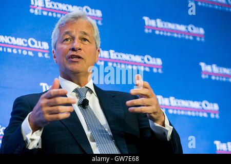 Washington DC, USA. 12. September 2016. Jamie Dimon, Chairman und CEO von JPMorgan Chase & Co. spricht bei einer Veranstaltung der Economic Club of Washington in Washington, D.C., am 12. September 2016. Bildnachweis: Kristoffer Tripplaar/Alamy Live-Nachrichten Stockfoto