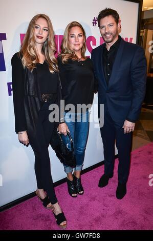 New York, NY, USA. 12. Sep, 2016. Harry Connick Jr., Jill Goodacre, Georgien Tatum Connick im Ankunftsbereich für BRIDGET JONES' BABY Premiere, The Paris Theatre, New York, NY 12. September 2016. Bildnachweis: Steven Ferdman/Everett Collection/Alamy Live-Nachrichten Stockfoto