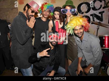 Bollywood Schauspieler Arjun Rampal Shashank Arora Prachi Desai Shraddha Kapoor Farhan Akhtar Purab Kohli Teaser Film Rock auf Mumbai Stockfoto