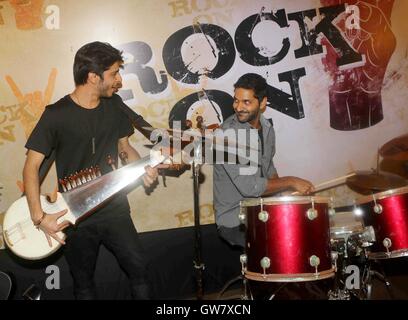 Bollywood-Schauspieler Shashank Arora und Purab Kohli während der Teaser-Start des Films Rock On 2 in Mumbai Stockfoto