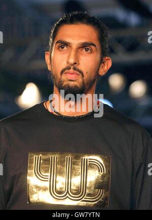 Ishant Sharma, indischer Cricket-Spieler, lancierte die Lauframpe der Bekleidungsmarke YWC von Yuvraj Singh und entwarf Shantanu Nikhil Mumbai India Asia Stockfoto