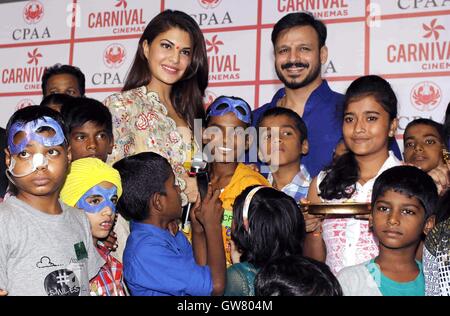 Bollywood-Schauspieler Vivek Oberoi feiert Geburtstag Jacqueline Fernandez Krebs Kinder Karneval Kinos CPAA Mumbai betroffenen Stockfoto