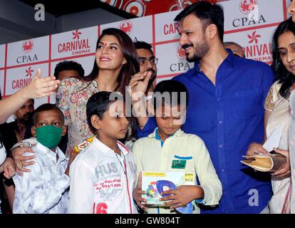 Bollywood-Schauspieler Vivek Oberoi feiert Geburtstag Jacqueline Fernandez Krebs Kinder Karneval Kinos CPAA Mumbai betroffenen Stockfoto