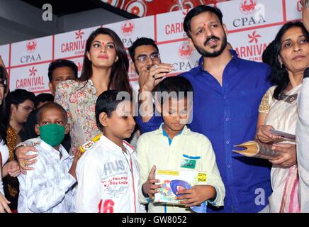 Bollywood-Schauspieler Vivek Oberoi feiert Geburtstag Jacqueline Fernandez Krebs Kinder Karneval Kinos CPAA Mumbai betroffenen Stockfoto