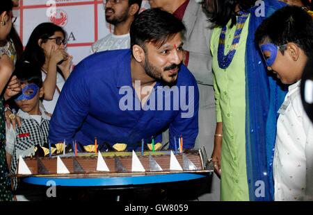 Bollywood-Schauspieler Vivek Oberoi Geburtstag Krebs betroffenen feiert Kinder Karneval Kinos CPAA Mumbai Stockfoto