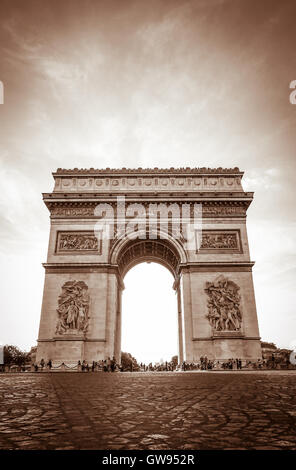 Sonnenuntergang über Arc de Triomphe am Place de l ' Etoile, Paris, Frankreich Stockfoto