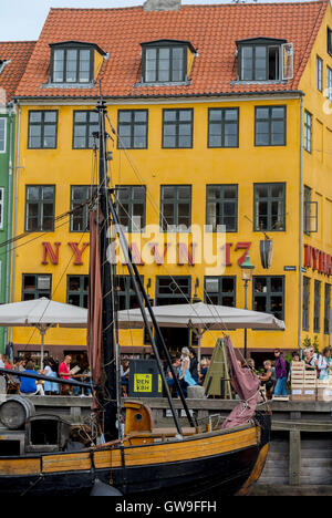 Kopenhagen, Dänemark, 'Gammel Strand', Nyhavn, Canal Szene, traditionelle Architektur, Fassaden Stockfoto