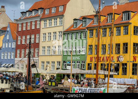 Kopenhagen, Dänemark, 'Gammel Strand', Nyhavn, Canal Szene, traditionelle Architektur, Fassaden Stockfoto