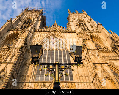 York Minster, die Kathedrale und Metropolitical Kirche des Heiligen Petrus in York, eines der größten seiner Art in Nordeuropa. Stockfoto